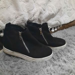 size 7 "SODA" brand black wedges